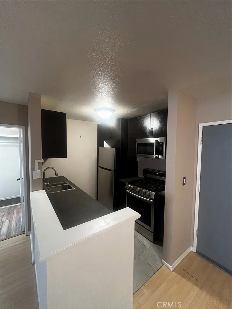 18620 Hatteras #246 Tarzana, CA 91356