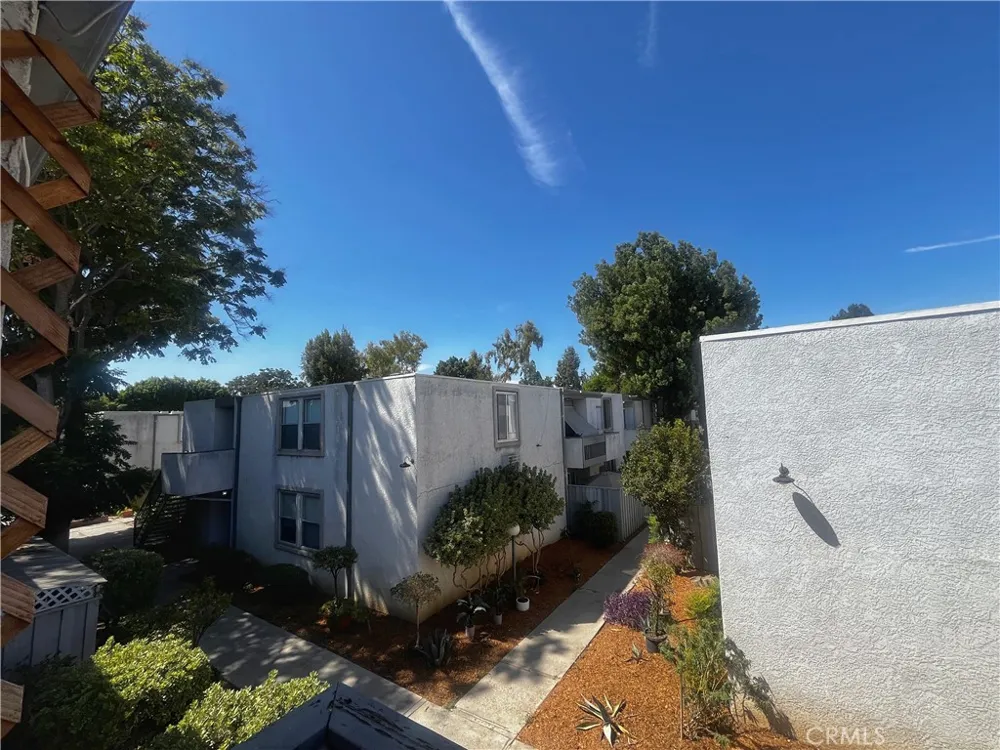 18620 Hatteras #246 Tarzana, CA 91356