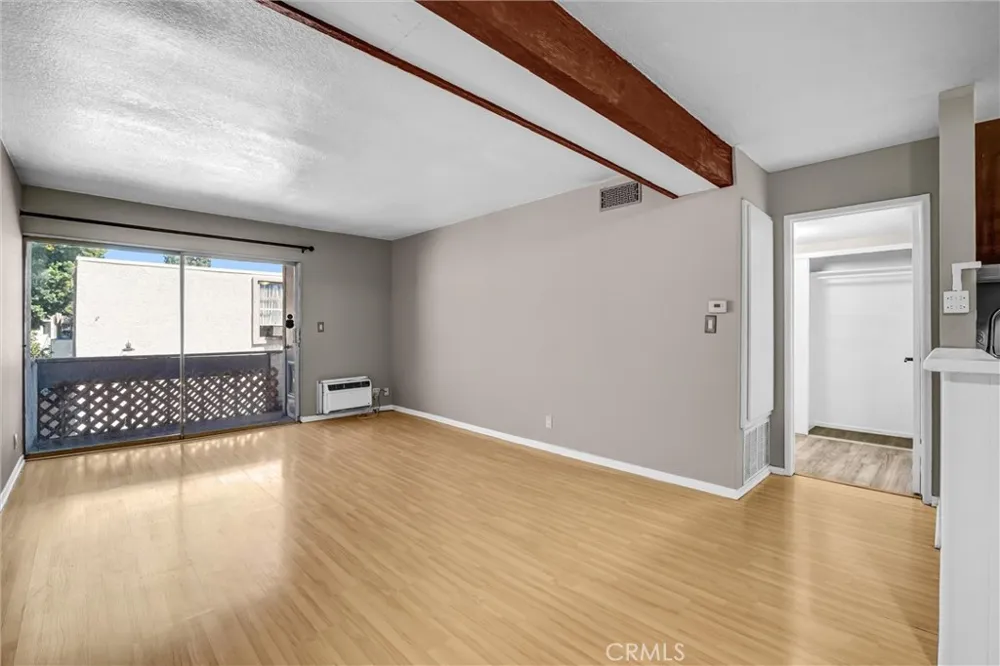 18620 Hatteras #246 Tarzana, CA 91356