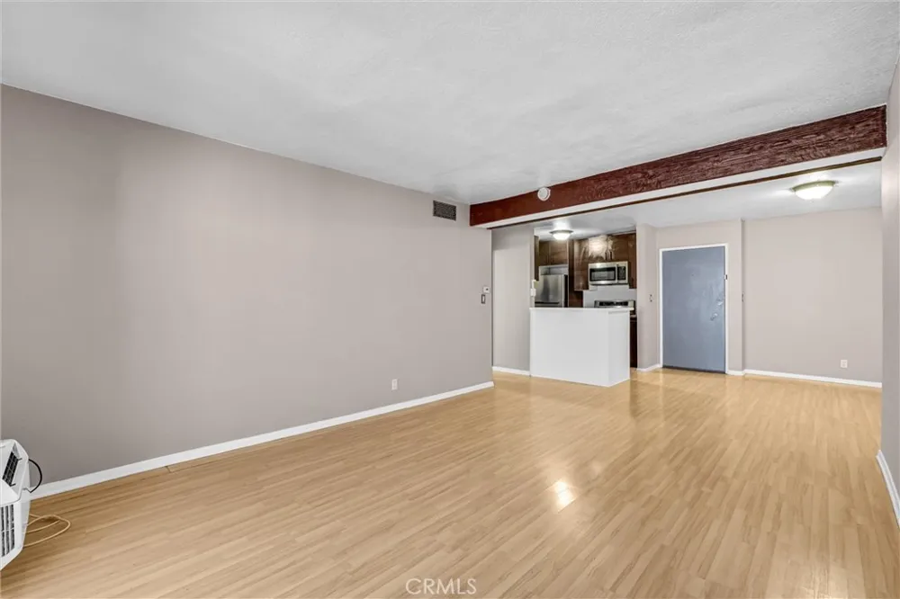18620 Hatteras #246 Tarzana, CA 91356