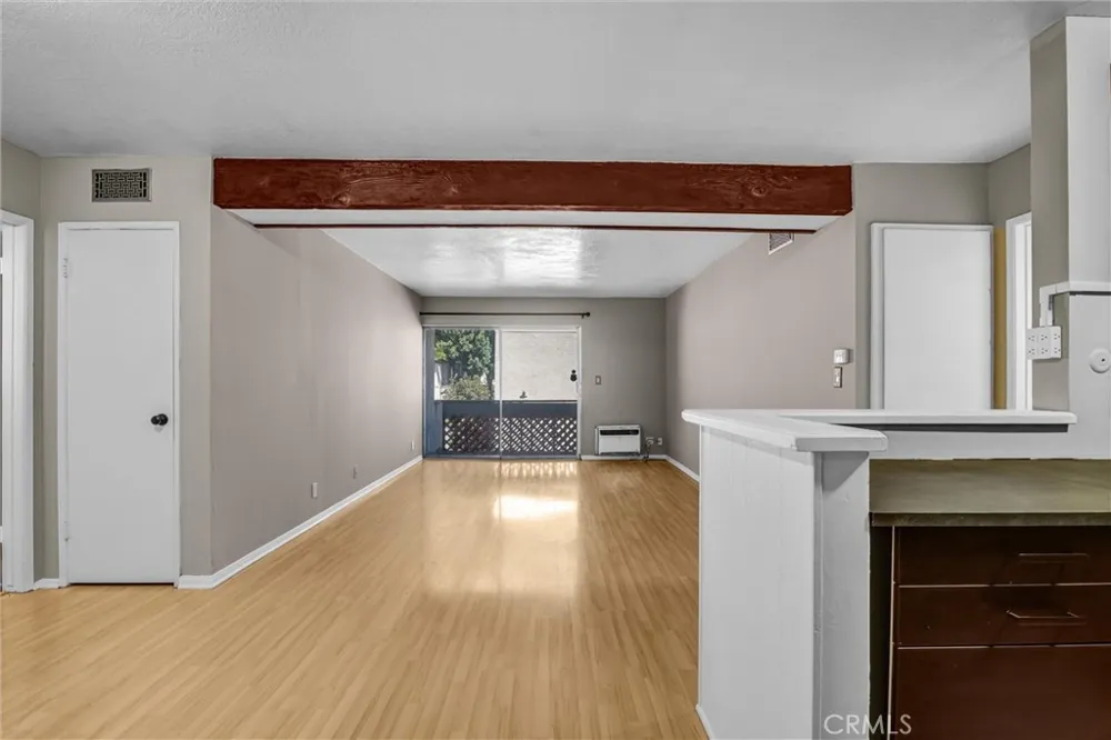 18620 Hatteras #246 Tarzana, CA 91356