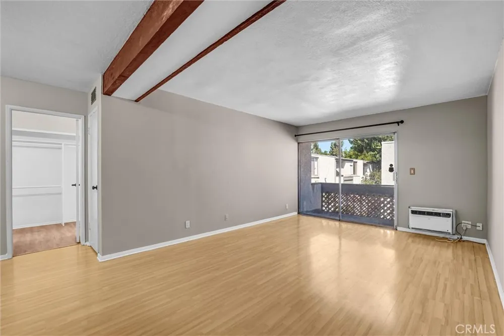 18620 Hatteras #246 Tarzana, CA 91356