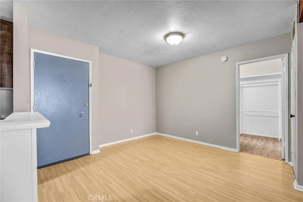18620 Hatteras #246 Tarzana, CA 91356
