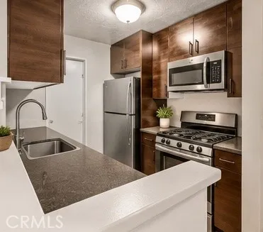 18620 Hatteras #246 Tarzana, CA 91356
