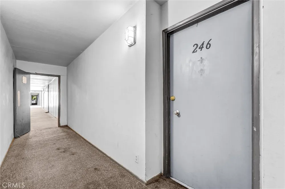 18620 Hatteras #246 Tarzana, CA 91356