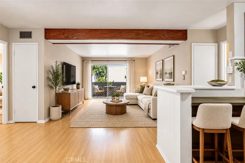18620 Hatteras #246 Tarzana, CA 91356