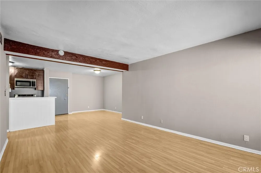 18620 Hatteras #246 Tarzana, CA 91356
