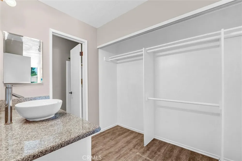 18620 Hatteras #246 Tarzana, CA 91356