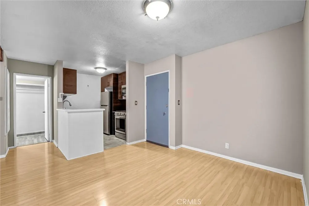 18620 Hatteras #246 Tarzana, CA 91356