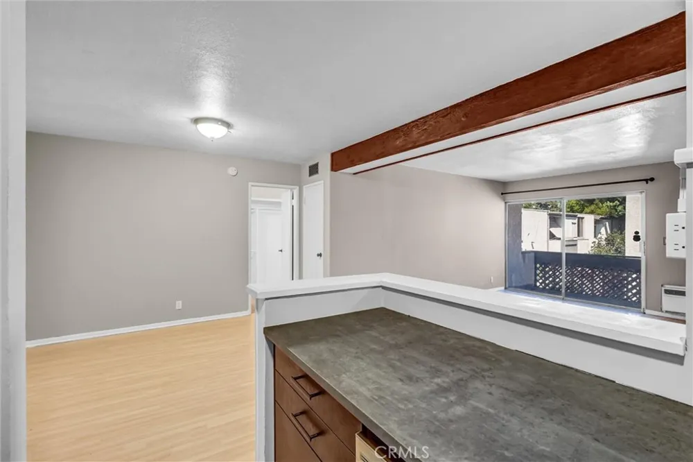 18620 Hatteras #246 Tarzana, CA 91356