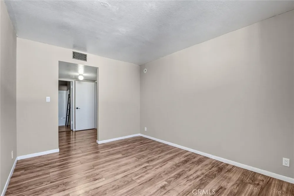 18620 Hatteras #246 Tarzana, CA 91356
