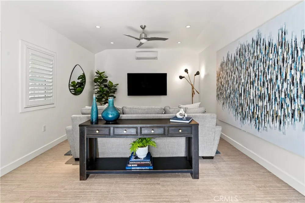 8963 Cynthia West Hollywood, CA 90069