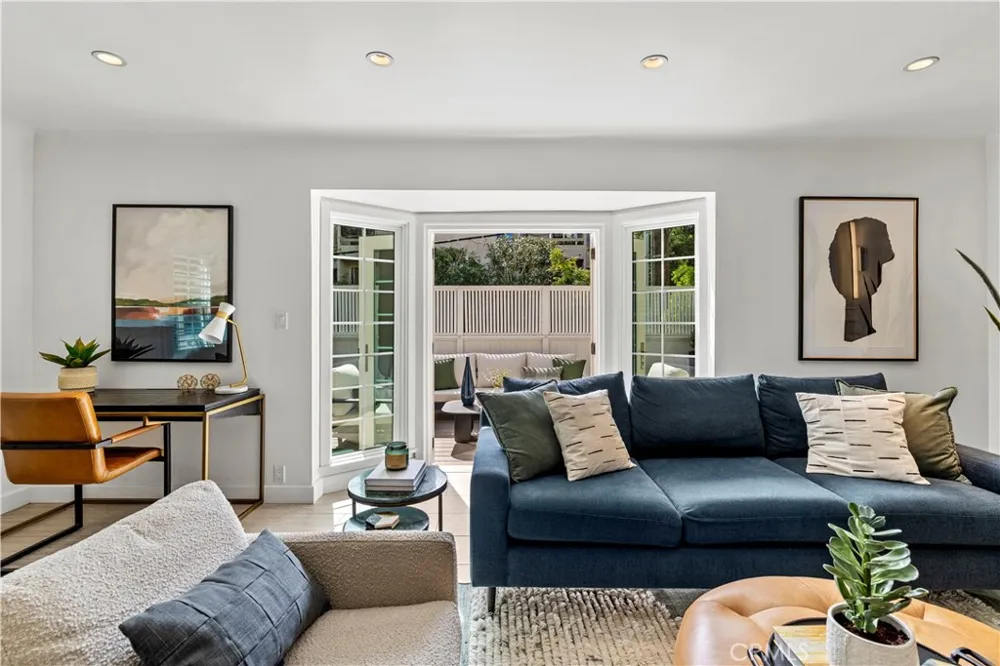 8963 Cynthia West Hollywood, CA 90069