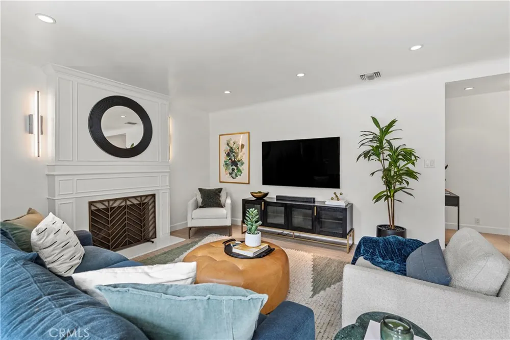 8963 Cynthia West Hollywood, CA 90069