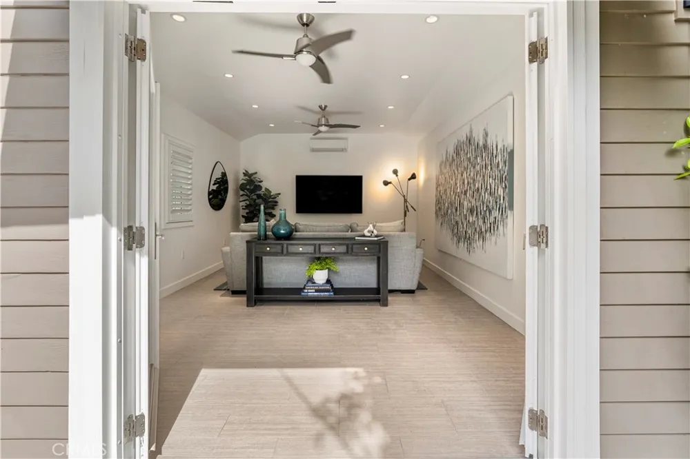 8963 Cynthia West Hollywood, CA 90069