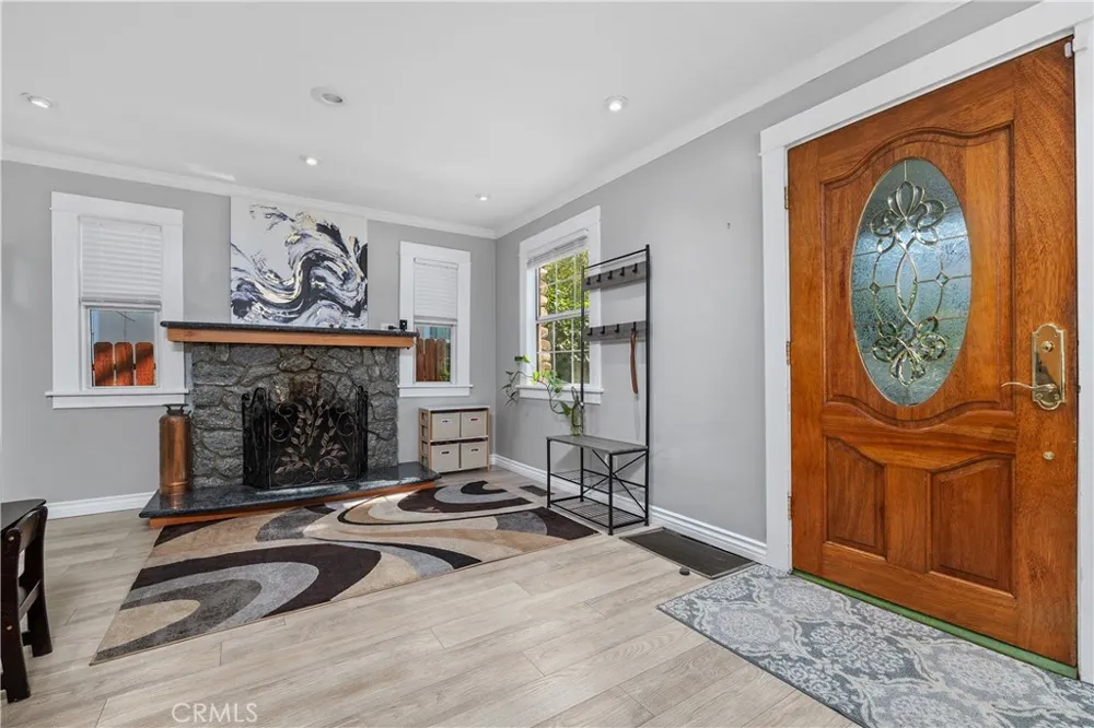10739 Helendale Tujunga, CA 91042