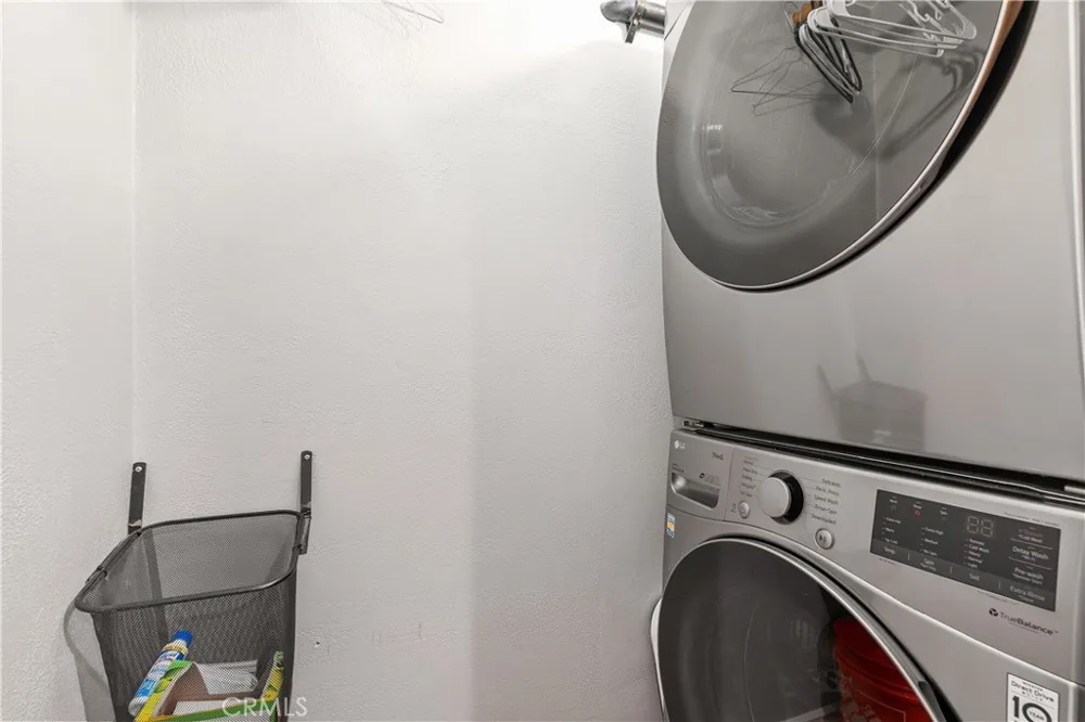10739 Helendale Tujunga, CA 91042