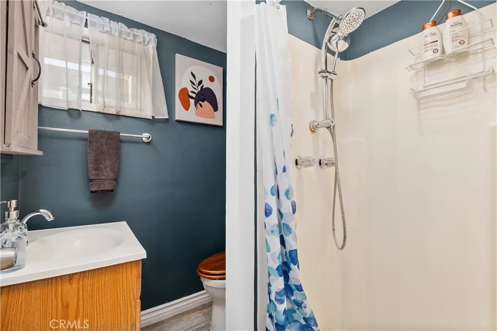 10739 Helendale Tujunga, CA 91042