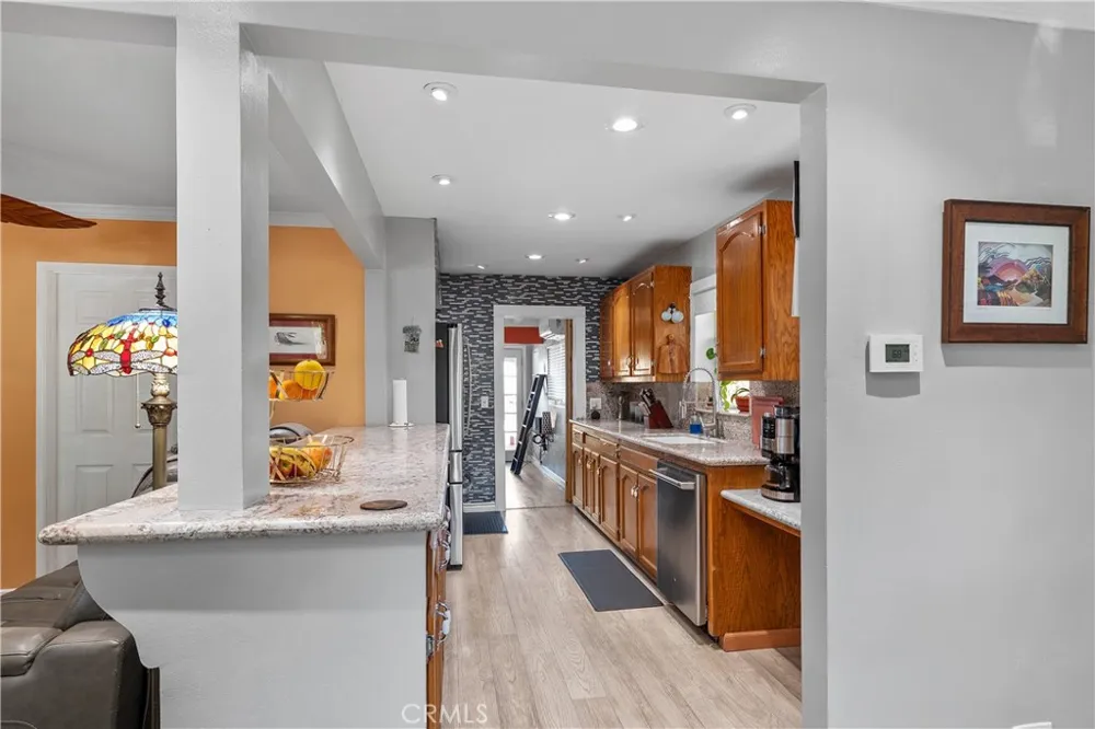 10739 Helendale Tujunga, CA 91042