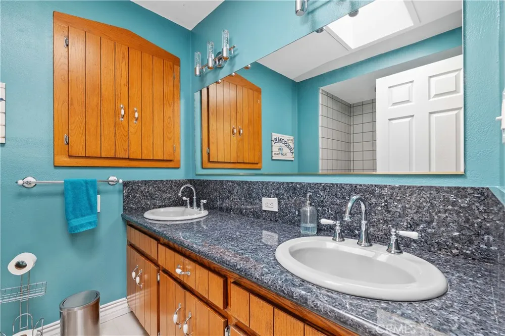 10739 Helendale Tujunga, CA 91042