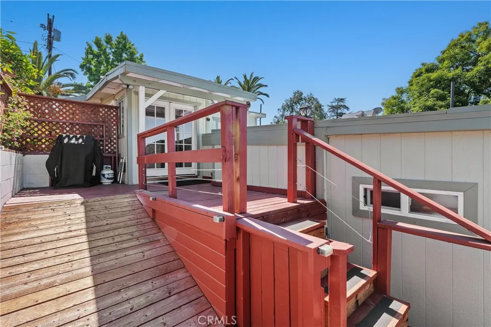 10739 Helendale Tujunga, CA 91042