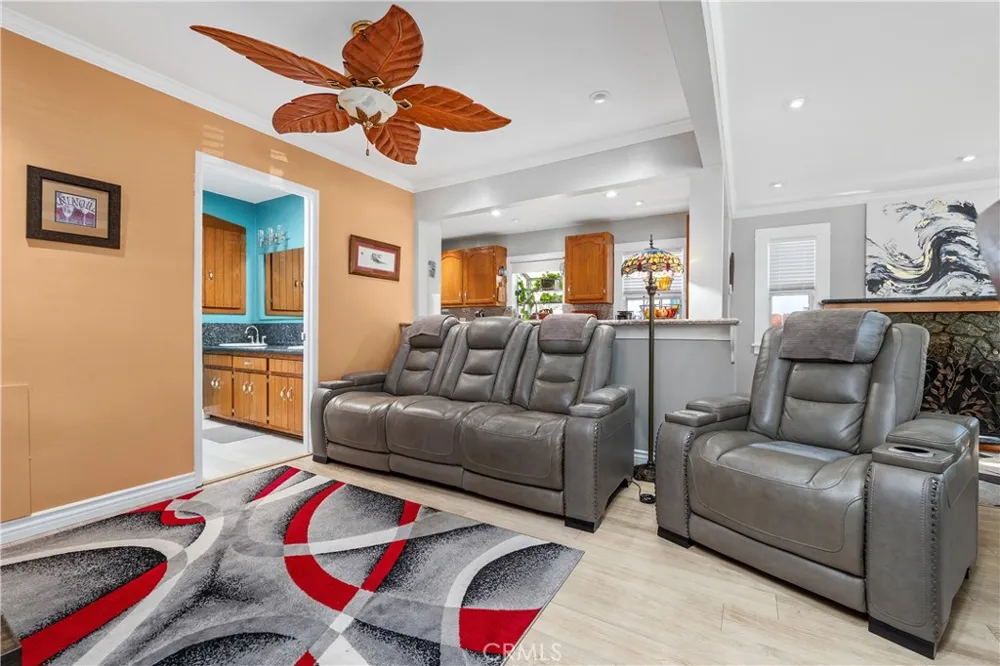 10739 Helendale Tujunga, CA 91042