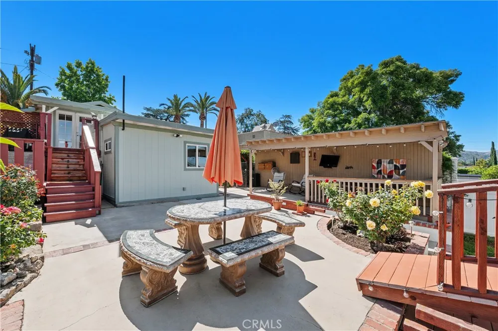 10739 Helendale Tujunga, CA 91042