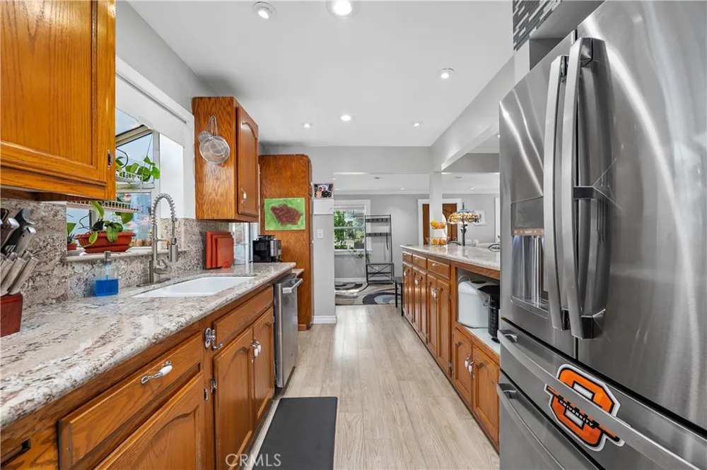 10739 Helendale Tujunga, CA 91042