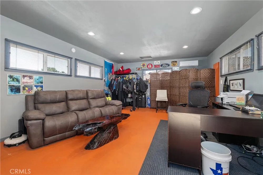 10739 Helendale Tujunga, CA 91042