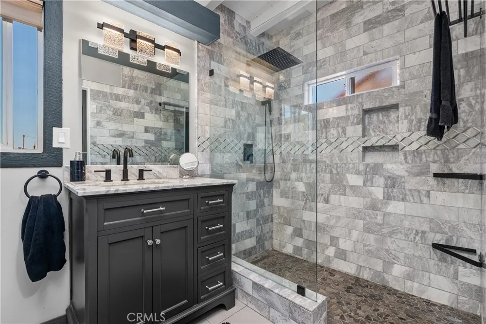 10739 Helendale Tujunga, CA 91042