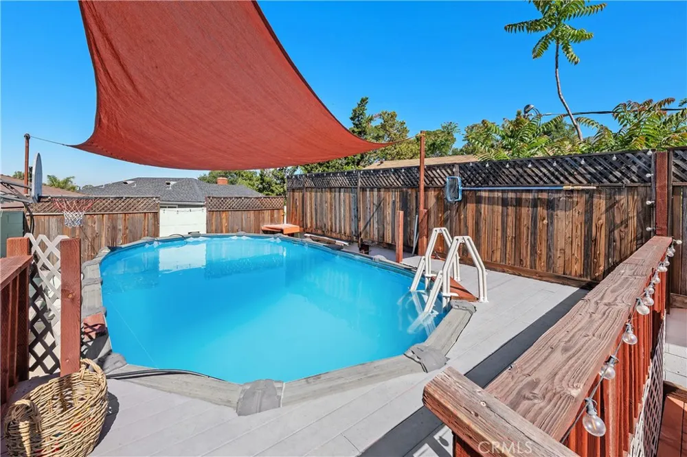 10739 Helendale Tujunga, CA 91042