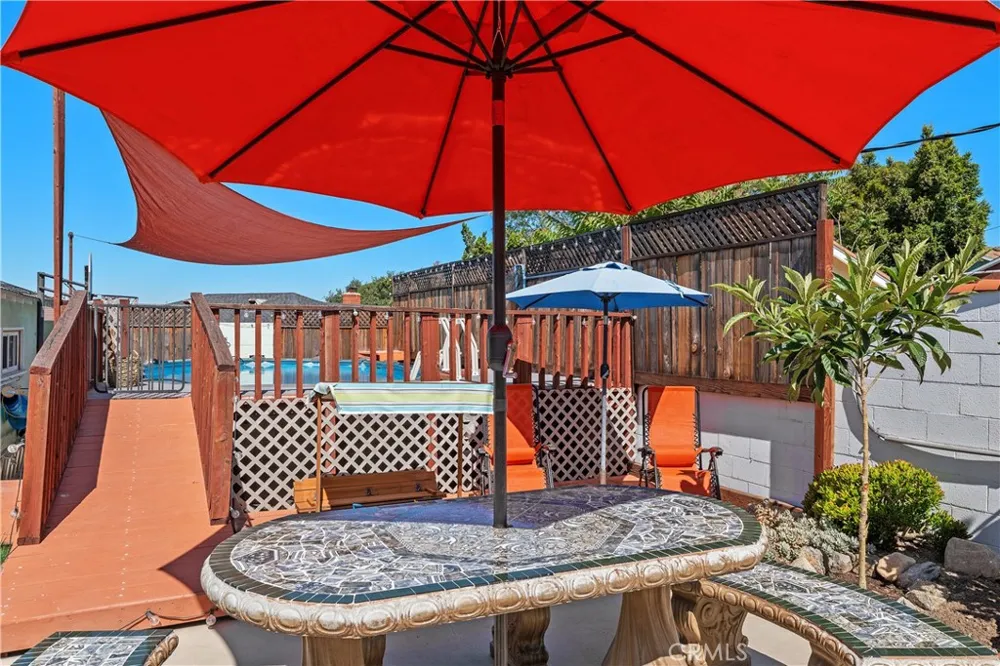 10739 Helendale Tujunga, CA 91042