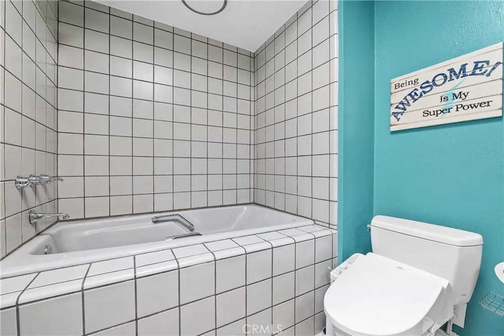 10739 Helendale Tujunga, CA 91042