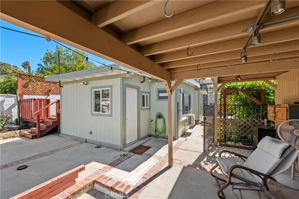 10739 Helendale Tujunga, CA 91042