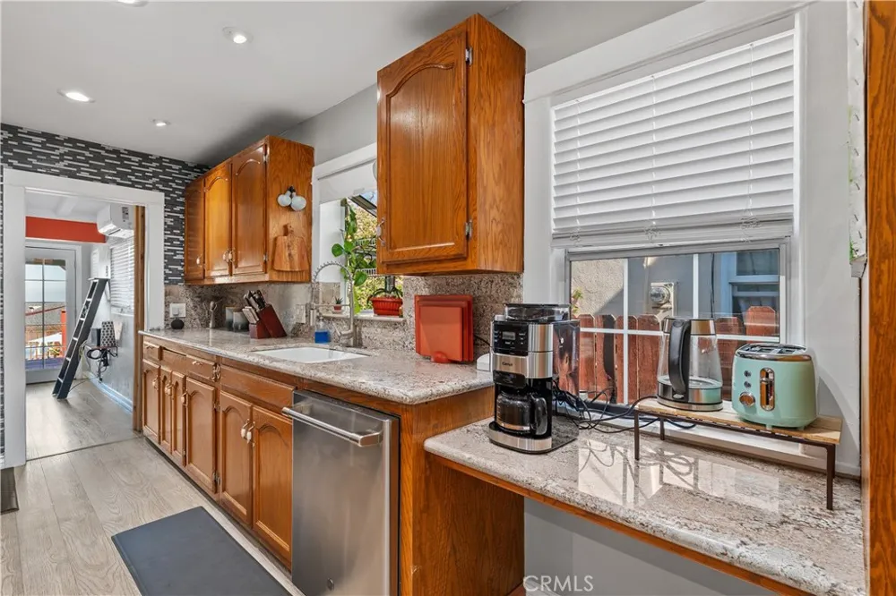 10739 Helendale Tujunga, CA 91042