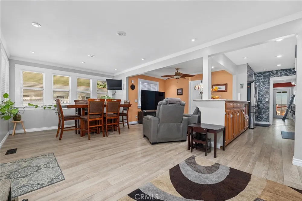 10739 Helendale Tujunga, CA 91042