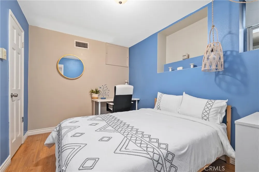 10739 Helendale Tujunga, CA 91042