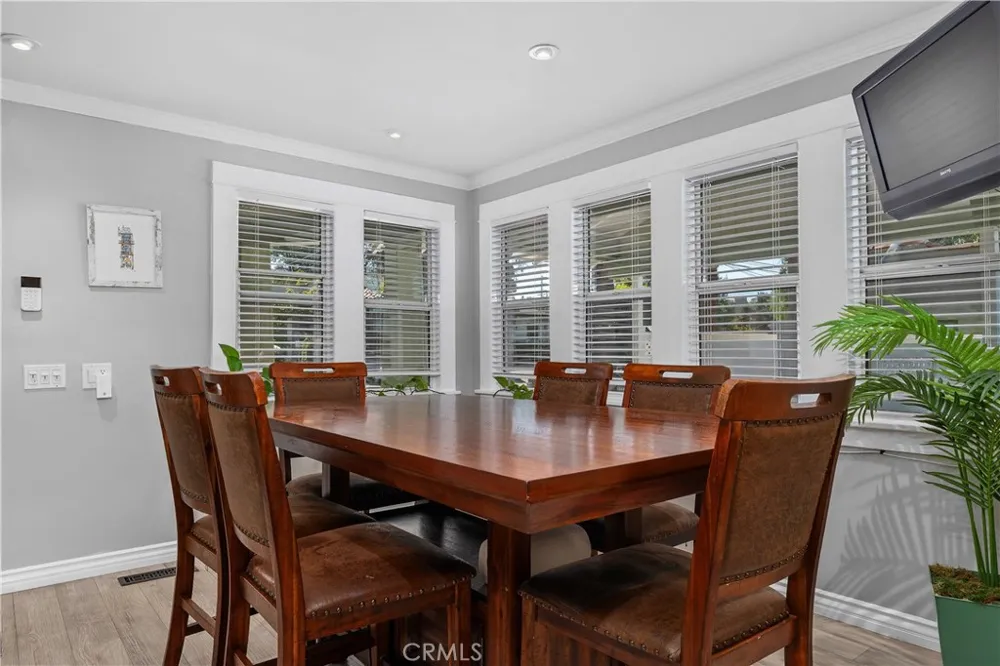 10739 Helendale Tujunga, CA 91042