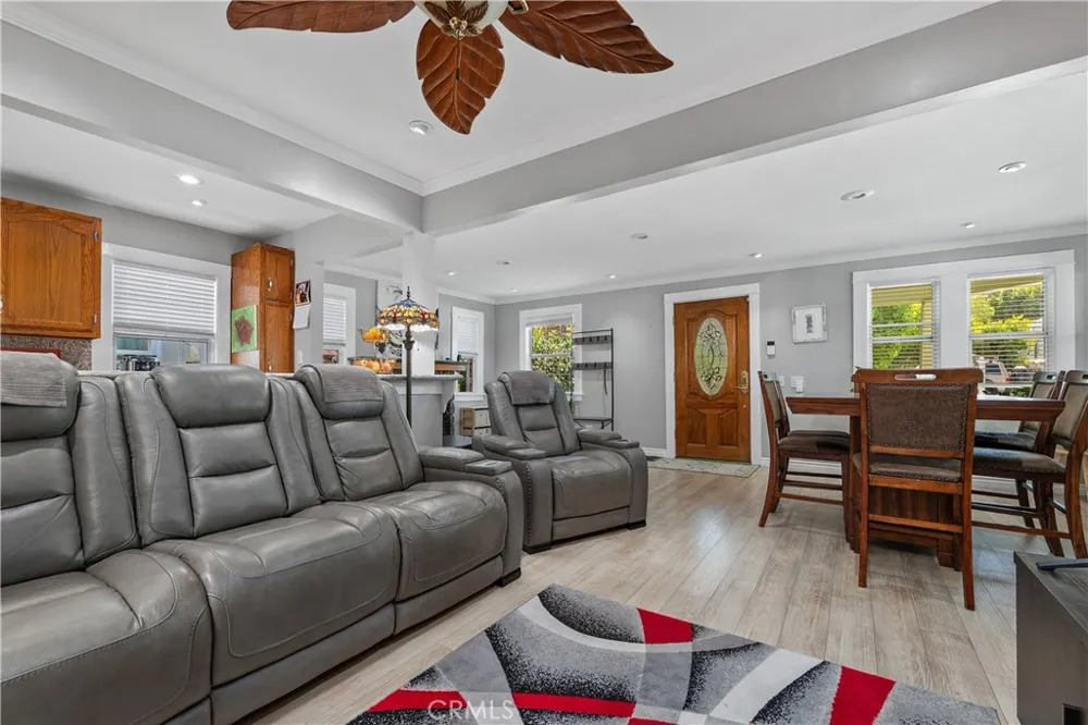 10739 Helendale Tujunga, CA 91042