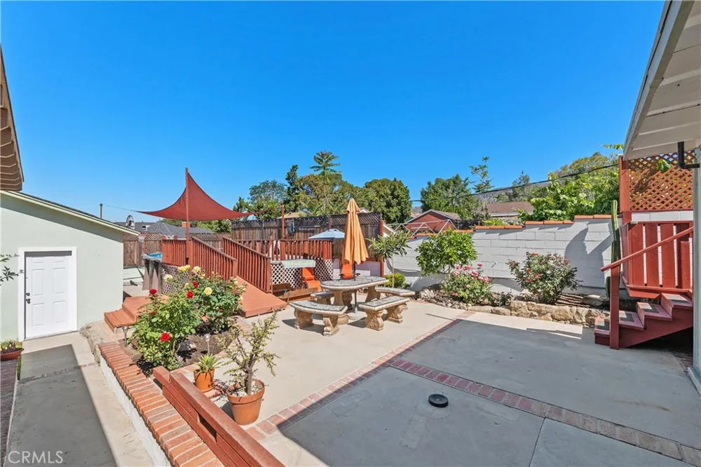 10739 Helendale Tujunga, CA 91042