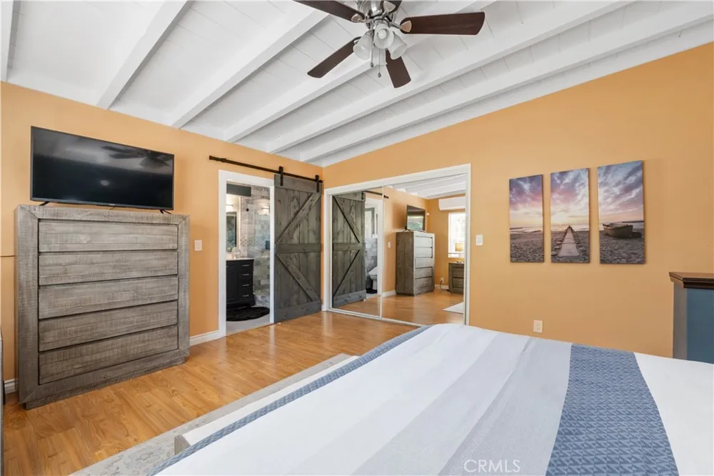 10739 Helendale Tujunga, CA 91042