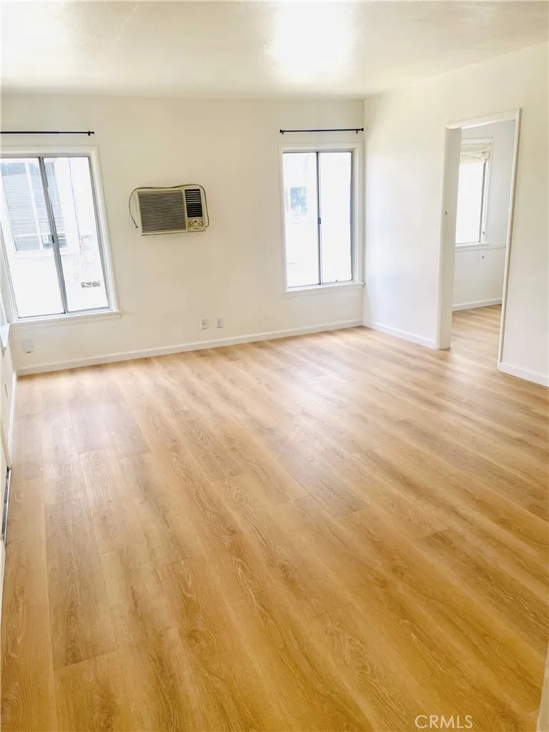 5754 Vineland Avenue North Hollywood, CA 91601