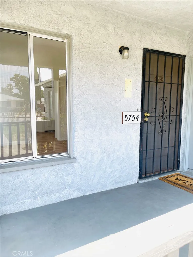 5754 Vineland Avenue North Hollywood, CA 91601