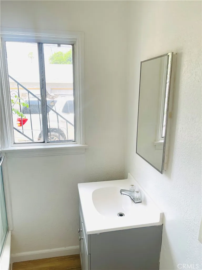 5754 Vineland Avenue North Hollywood, CA 91601