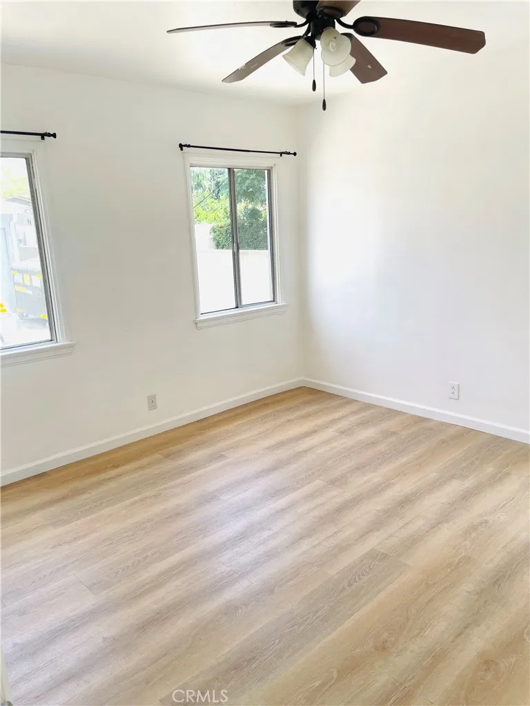 5754 Vineland Avenue North Hollywood, CA 91601