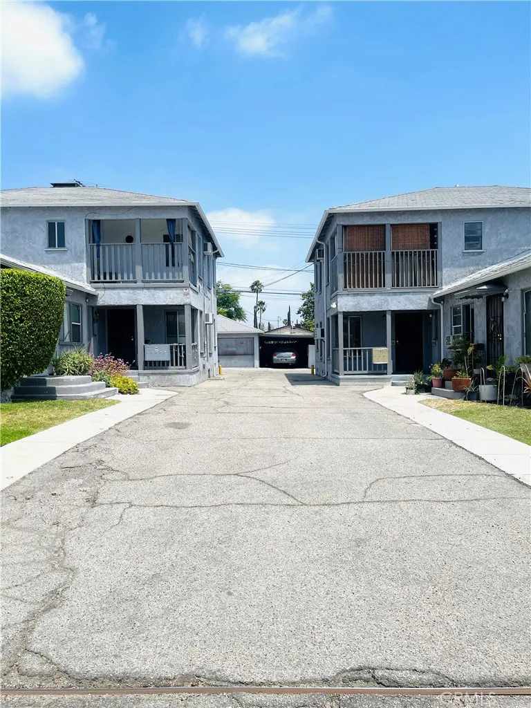 5754 Vineland Avenue North Hollywood, CA 91601