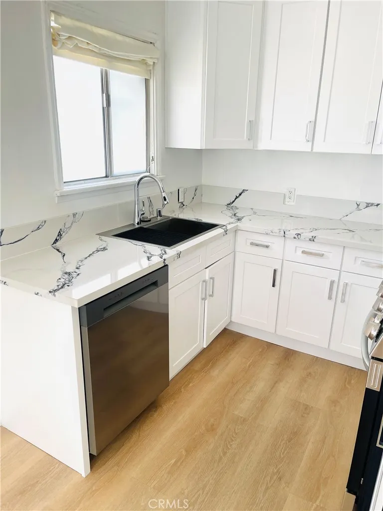 5754 Vineland Avenue North Hollywood, CA 91601