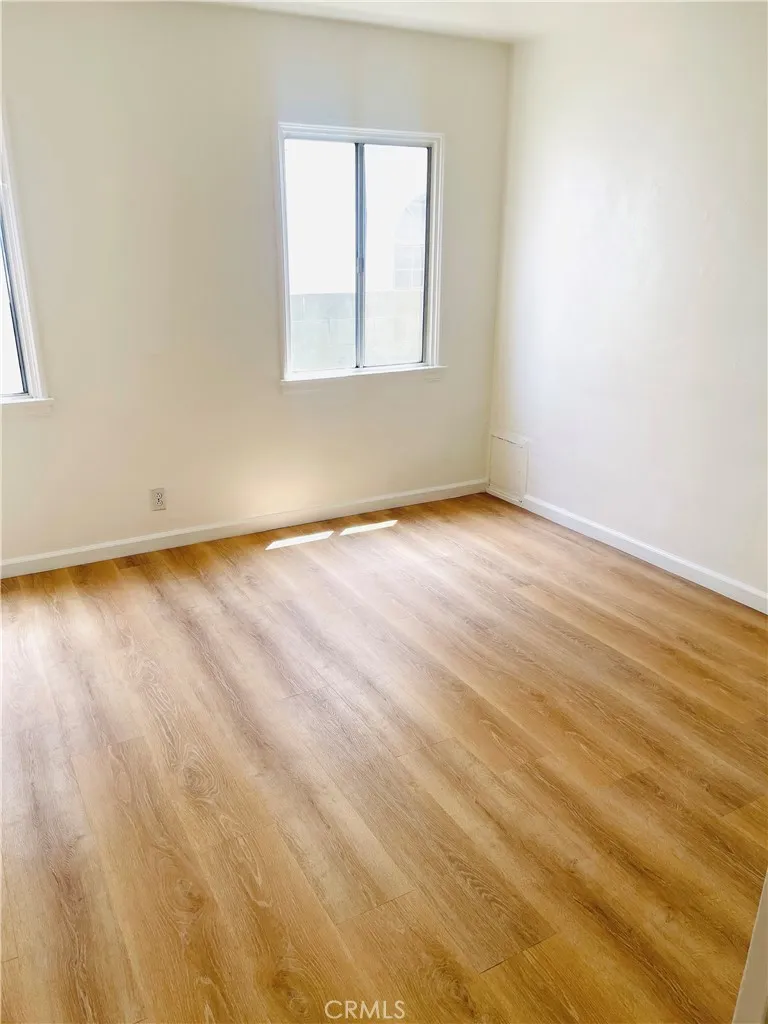 5754 Vineland Avenue North Hollywood, CA 91601