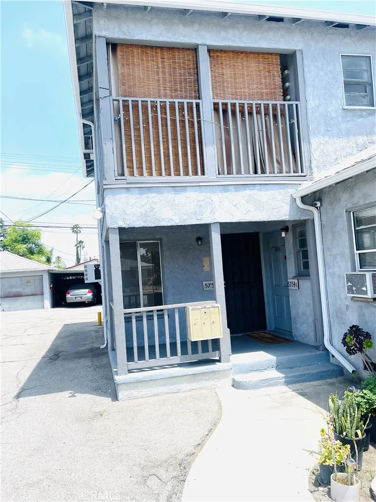 5754 Vineland Avenue North Hollywood, CA 91601