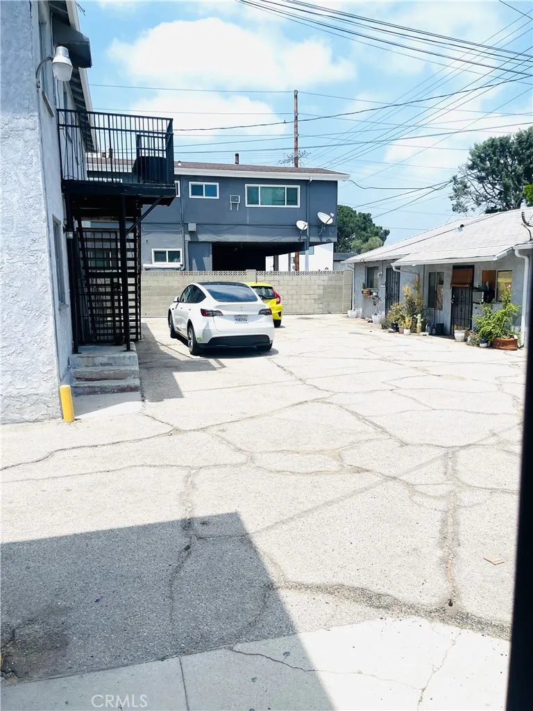 5754 Vineland Avenue North Hollywood, CA 91601